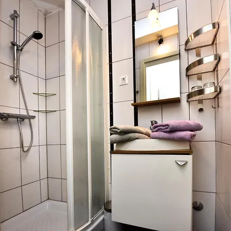 Pensión House Tomic For Max 22 Persons Maj