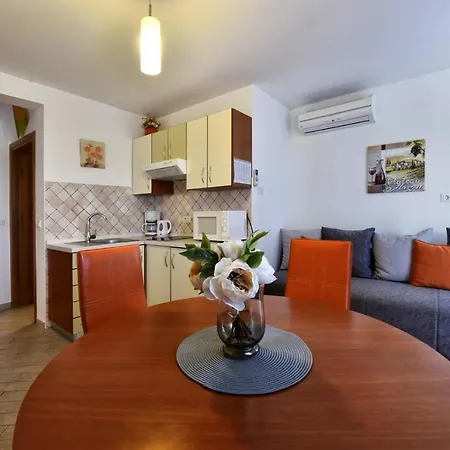 Konukevi House Tomic For Max 22 Persons Maj 3*