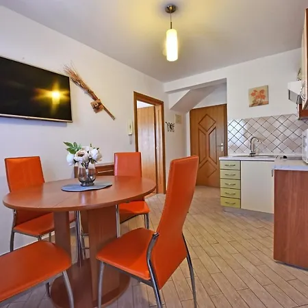 House Tomic For Max 22 Persons Maj