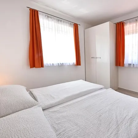 Konukevi House Tomic For Max 22 Persons Maj Poreč