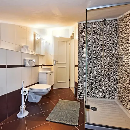 Konukevi House Tomic For Max 22 Persons Maj Poreč