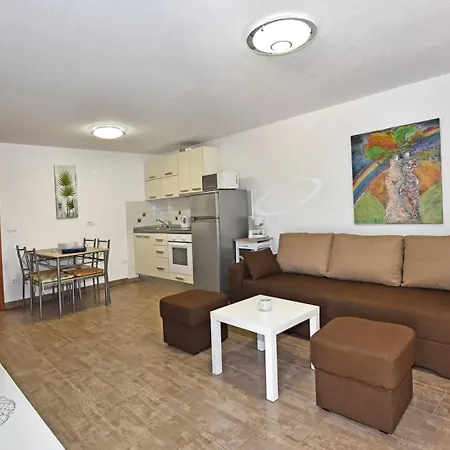House Tomic For Max 22 Persons Maj 3*