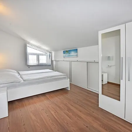 House Tomic For Max 22 Persons Maj Konukevi